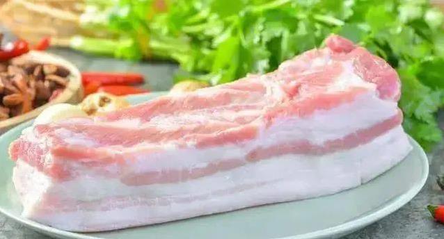 买五花肉有门道，上等下等差别大，3招教你挑好肉