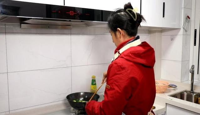 菜籽油被嫌弃多年，医生却说没事，2%芥酸真相让人意外