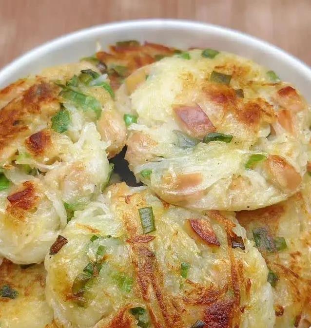 家常白萝卜秒变抢手菜，香煎萝卜饼全家抢着吃，你试过没？