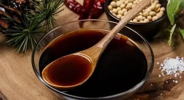 红烧肉颜色不对？用了10年酱油才知真相，老抽生抽傻傻分不清