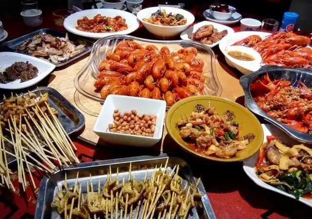 夏天贪嘴吃荔枝，脂肪肝悄悄加重，你还在犯这3个错？