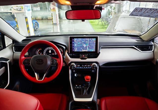 2万公里RAV4仅11.88万，省油安全真香，家用代步值吗？