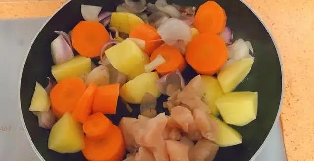 30分钟搞定！家常咖喱鸡肉饭，香到邻居敲门？