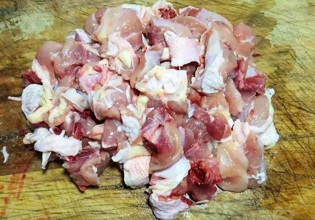 孩子挑食愁坏妈，100元笨鸡炖一锅，营养满分全家抢