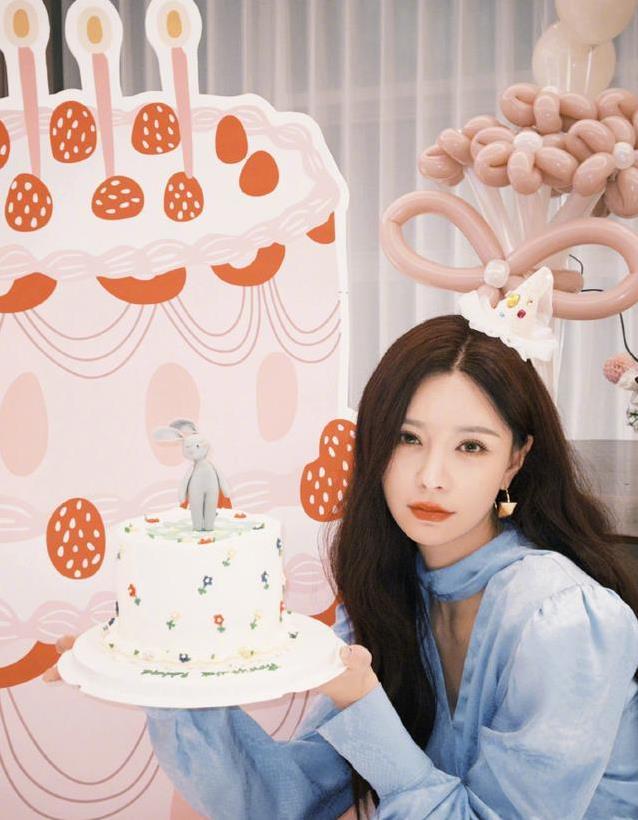 杜海涛18宫格甜宠沈梦辰，36岁生日玫瑰满屏，幸福到谁不羡慕？
