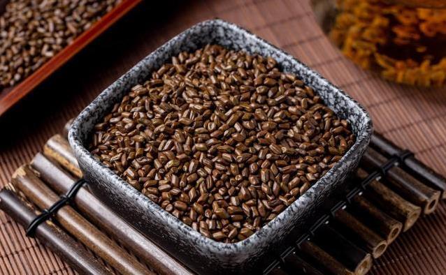 决明子泡茶清肝火，10克剂量刚刚好，喝多却伤身？