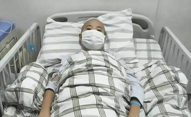 16岁少年牙龈出血查出白血病，4种牙齿异常信号，你家有吗？