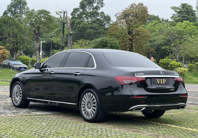 6万公里豪车没人改！21年奔驰E300L尊贵型，价格却低到爆？