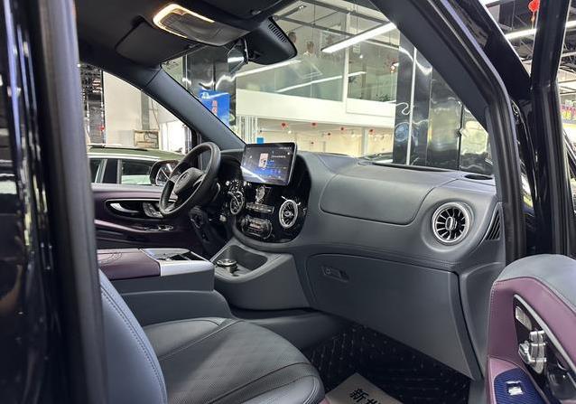 30万买奔驰威霆，4万公里如新车，家用商用全能王？
