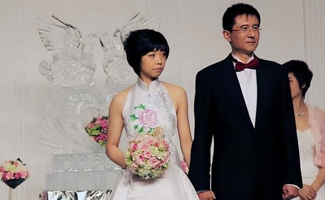 张怡宁嫁大20岁富商，婚后幸福却藏秘密，袁立12年情史成遗憾