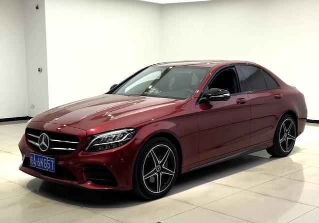 红色奔驰C260仅13.88万，车况靠谱，值不值？