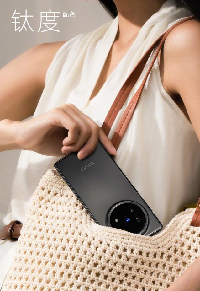 vivo X Fold5超轻薄碾压直板机，苹果生态随便连，你敢信？
