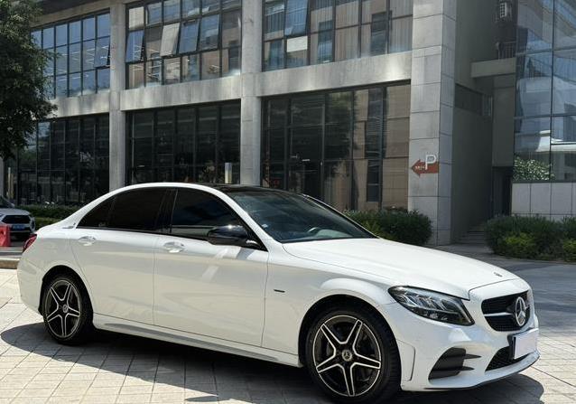 21年奔驰C级5万公里，18万买豪华车，值不值？