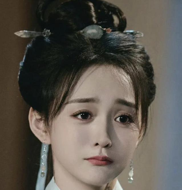 38岁何泓姗貌美如少女，妈妈60岁似姐妹，冻龄秘诀全靠这？