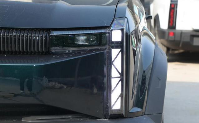 9.98万纯电SUV，奇瑞iCAR 03硬派四驱，年轻人开它有多香？