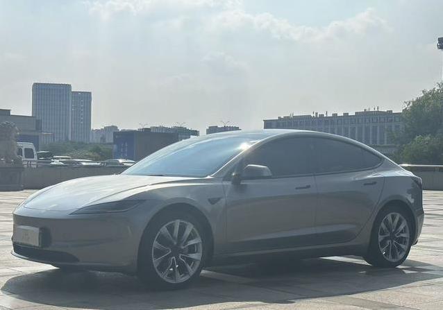 17.98万入手准新Model 3，1.9万公里省5万，真香还是有坑？