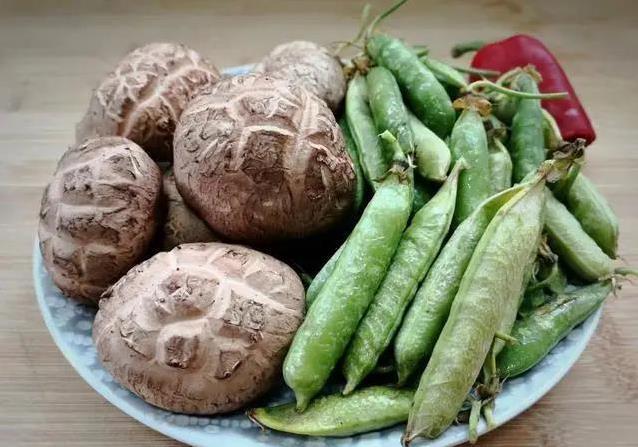 豌豆炒肉末香翻天，5分钟学会，家人都抢着吃