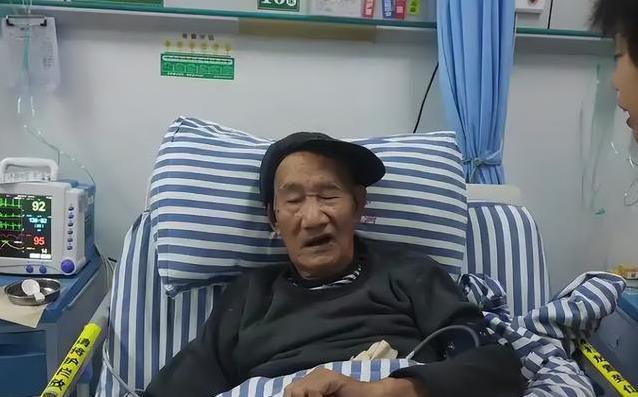 确诊脑梗后坚持3件事，80岁老人活得硬朗，你猜是啥？