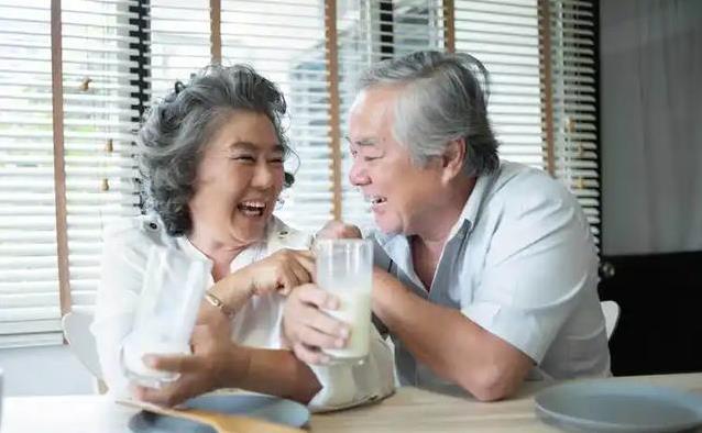 补钙没用?三件日常小事偷走骨头硬度,你中了几招?