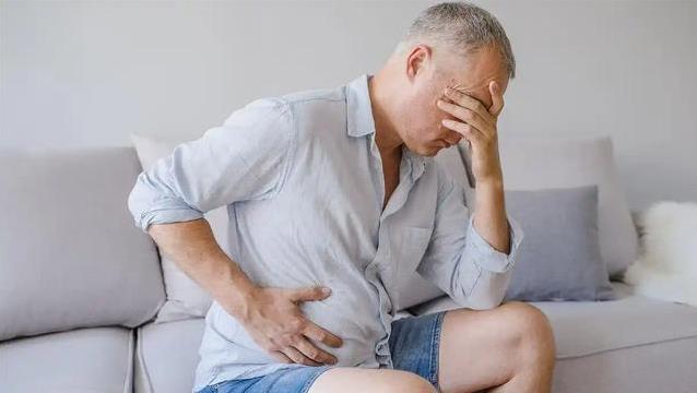 肚子胀背痛当小事？小心胰腺癌信号，医生急喊别忽视