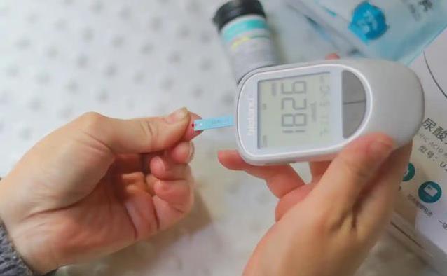 尿酸飙到8.5急坏人！三样家常食材救场，痛风风险大降