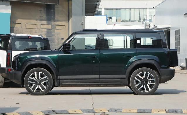 9.98万纯电SUV，奇瑞iCAR 03硬派四驱，年轻人开它有多香？