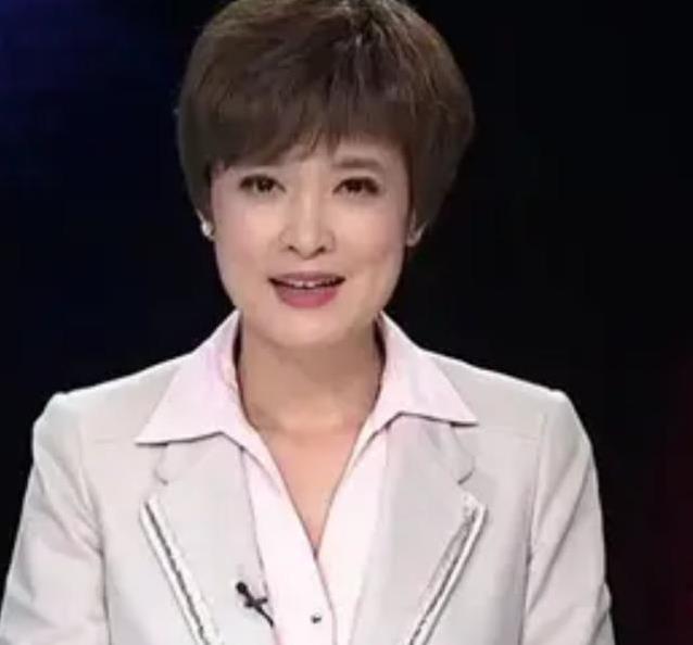 30年零失误主持央视，她低调到没人知，竟是大明星后代？