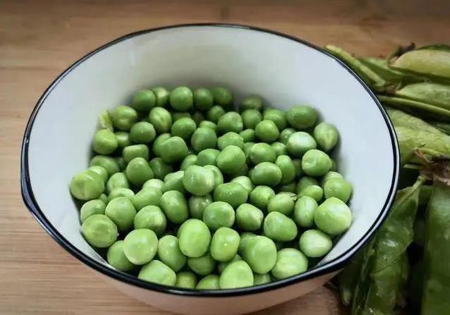 豌豆炒肉末香翻天，5分钟学会，家人都抢着吃