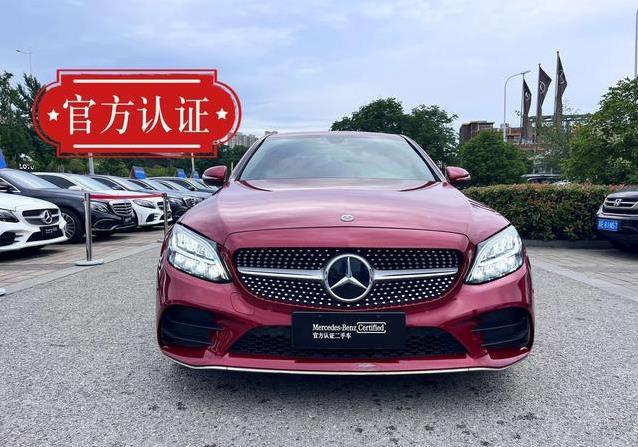 13万入手红色奔驰C级，4.9万公里值不值？豪华感拉满！