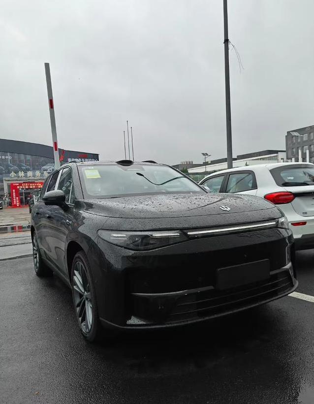 不到20万买冰箱彩电大沙发车，零跑C16升级70项，真值？