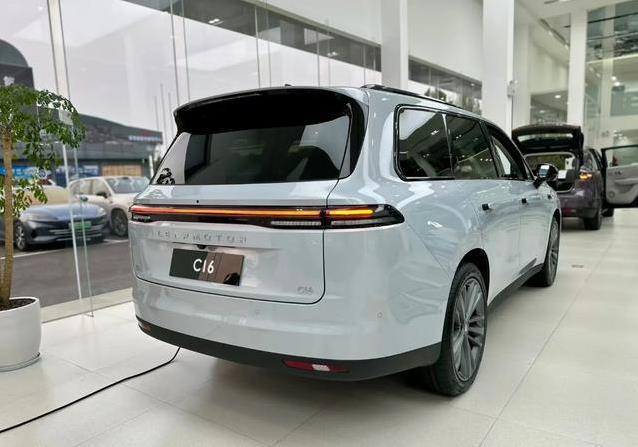 不到20万买冰箱彩电大沙发车，零跑C16升级70项，真值？