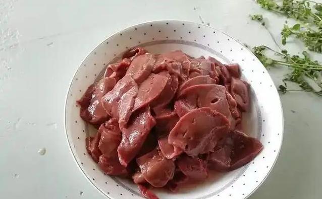 吃猪肝真的能补身体？每周50克，4大好处让你精神百倍！