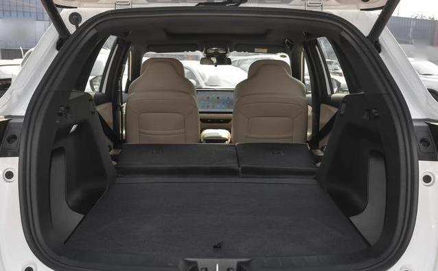 10万买大空间SUV，192马力超省油，CS75 PLUS凭啥这么火？
