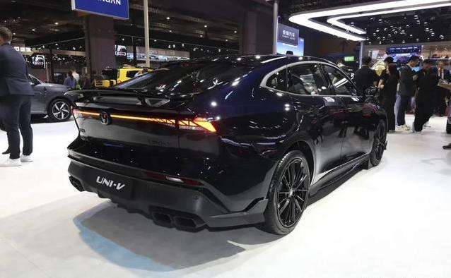 长安UNI-V大变身：2.0T飙180kW，新造型帅炸，价格能惊喜？