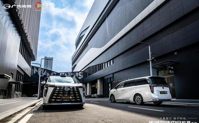 长春6月22日，M8乾崑惊艳亮相美术馆，豪华座椅让人不想下车