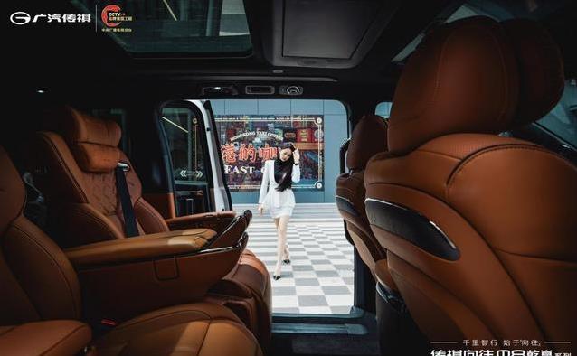 长春6月22日，M8乾崑惊艳亮相美术馆，豪华座椅让人不想下车