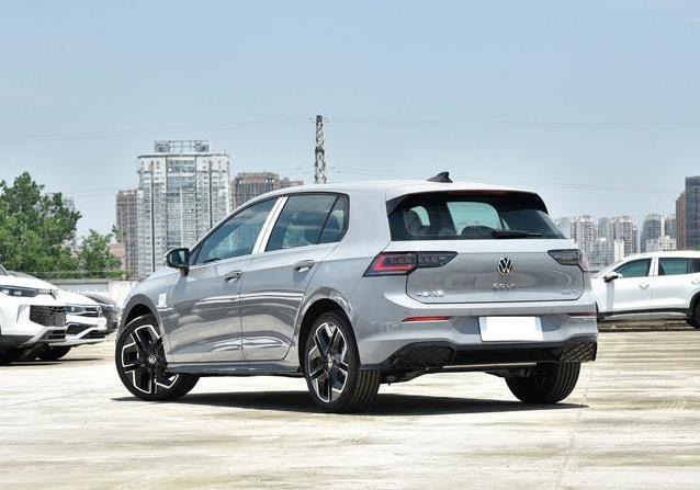 2025高尔夫12.99万开卖，全新1.5T动力炸街，外观却更拉风？