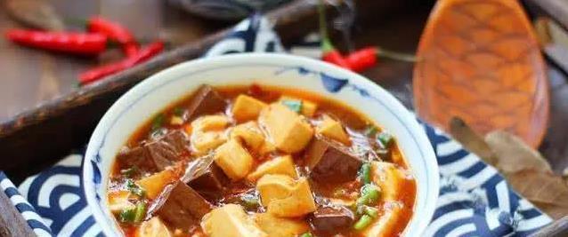 猪血豆腐10分钟上桌，成本不到10元，香到邻居敲门！