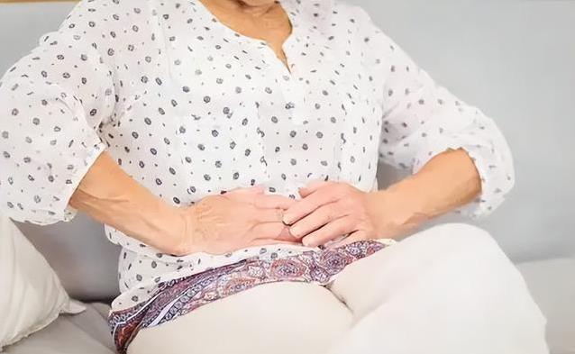 每天吃玉米反倒肚子疼？医生揭秘：2类人吃错了伤身