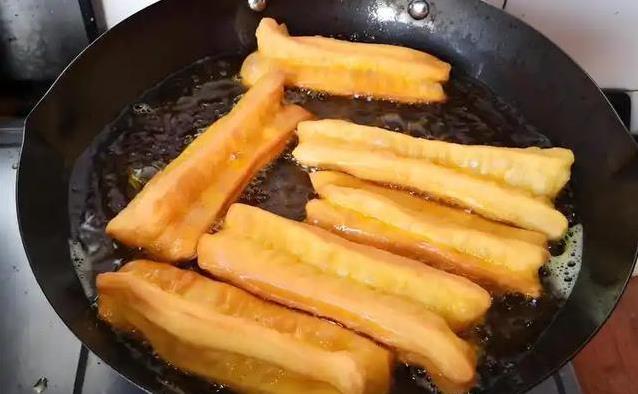 早餐不吃包子油条，胆固醇降20多？医生揭秘真相