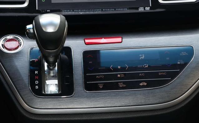 6万公里艾力绅仅14.98万，家用神车，值不值？