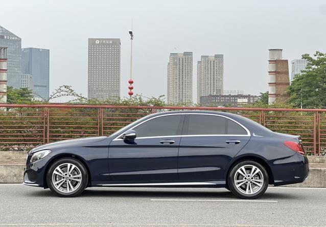 6.8万公里奔驰C级13万到手，运动版漂移爽翻，值不值？
