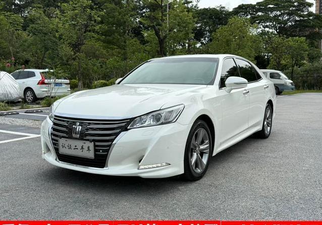 10万买8年皇冠2.0T，配置豪华真划算，车况却藏小秘密？