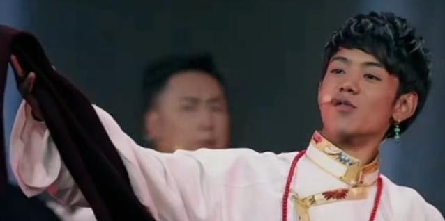 丁真火遍全网，谢霆锋甘孜开三轮车，藏族美食惊艳谁？