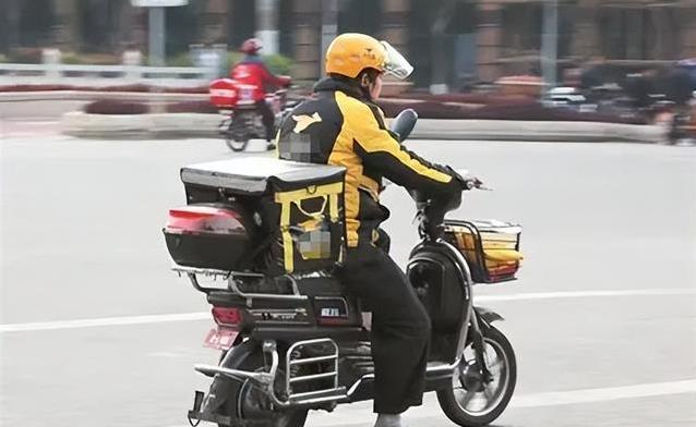明星放下光环送外卖，娱乐圈不好混，他们咋选这条路？