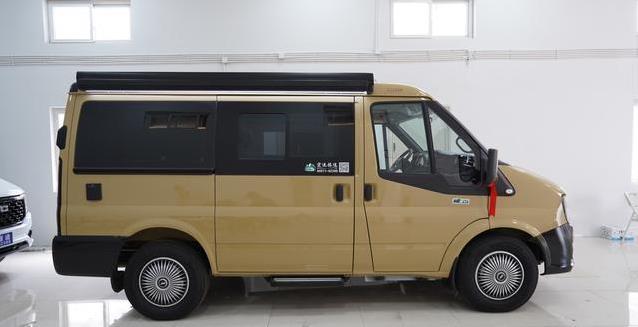 9.9万买露营车，家用旅行两不误，地库也能轻松进
