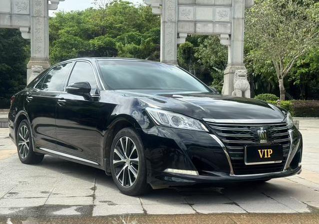 15万开走8万公里豪车，20款丰田皇冠，值不值？