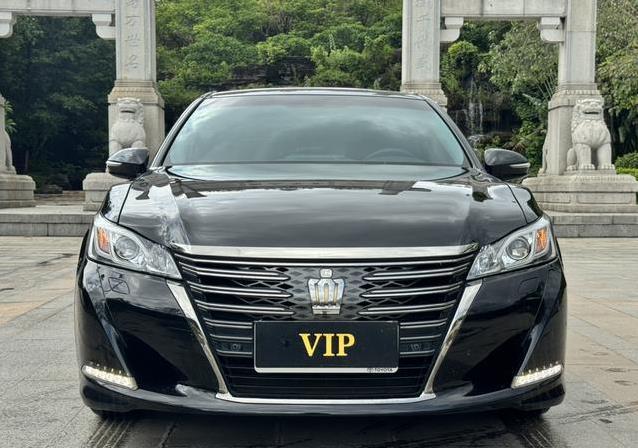 15万开走8万公里豪车，20款丰田皇冠，值不值？