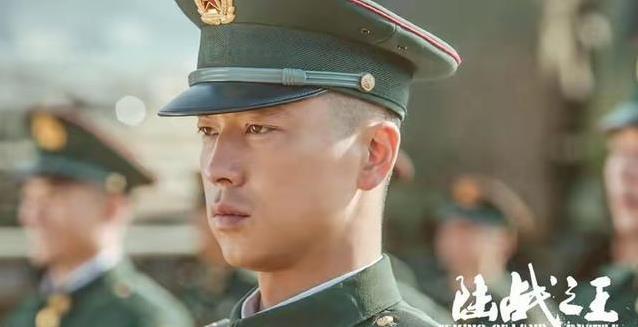“西北锤王”跑龙套八年，李小萌不离不弃，他们咋恩爱19年？