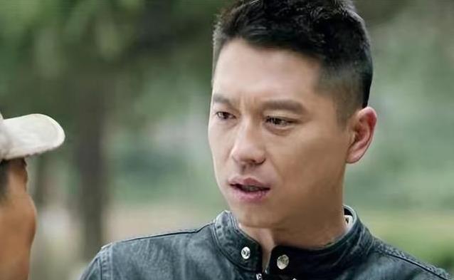 “西北锤王”跑龙套八年，李小萌不离不弃，他们咋恩爱19年？